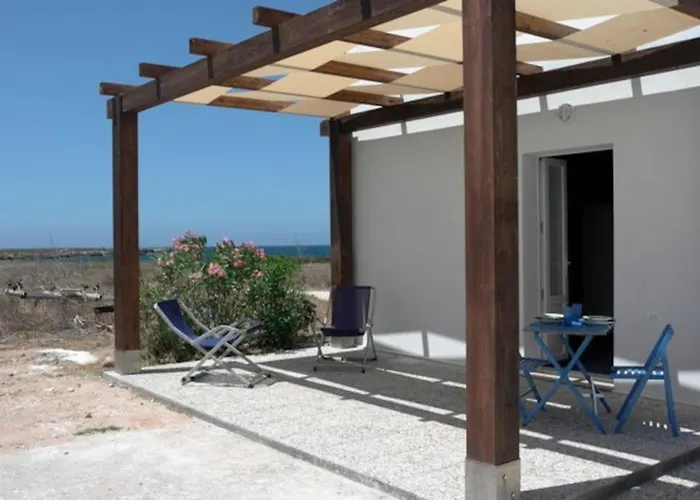 Il Cubo, monovano col mare su tre fronti. Favignana